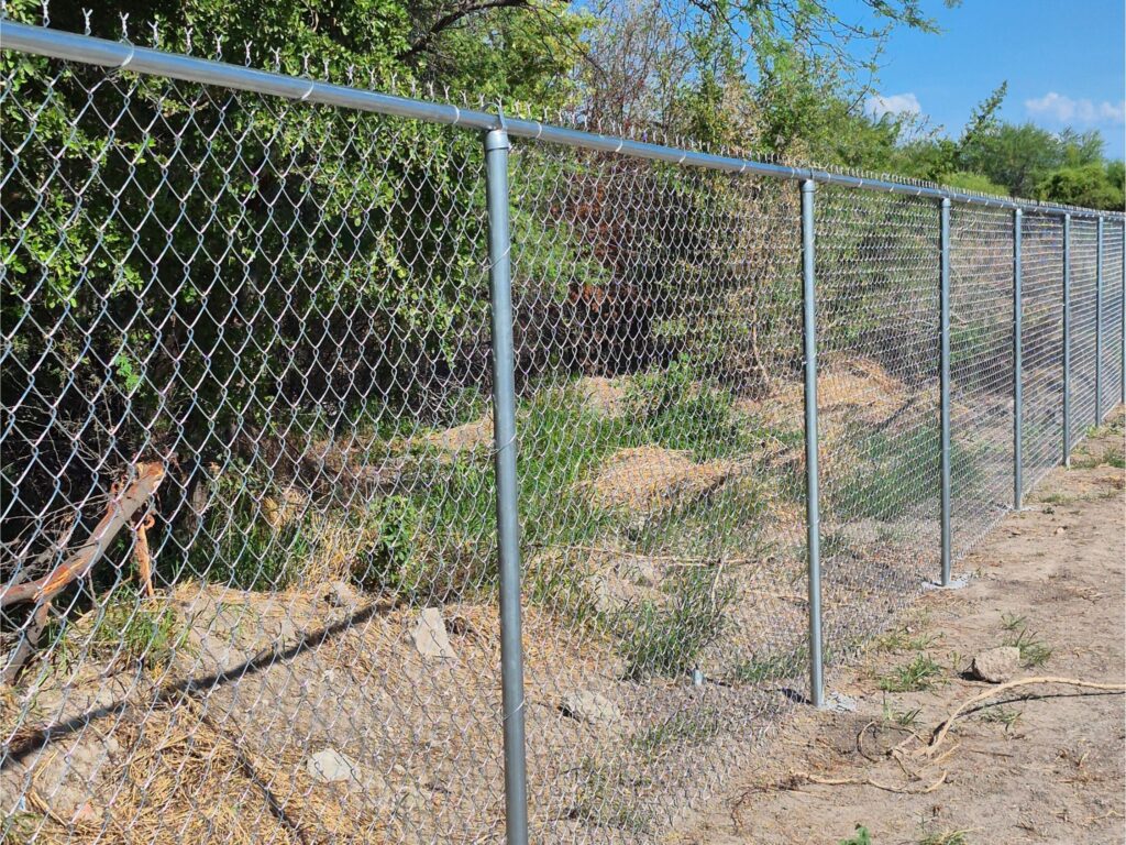Instalación de Malla Ciclónica: Blindaje Perimetral Profesional que Disuade Intrusiones y Reduce Riesgos